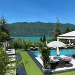 Les Du Hotell