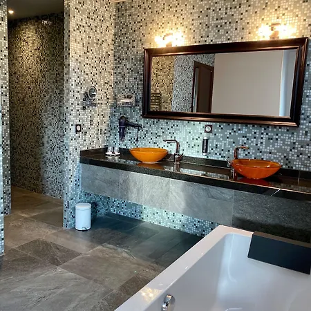 ليه سويتس دو لاك فندق